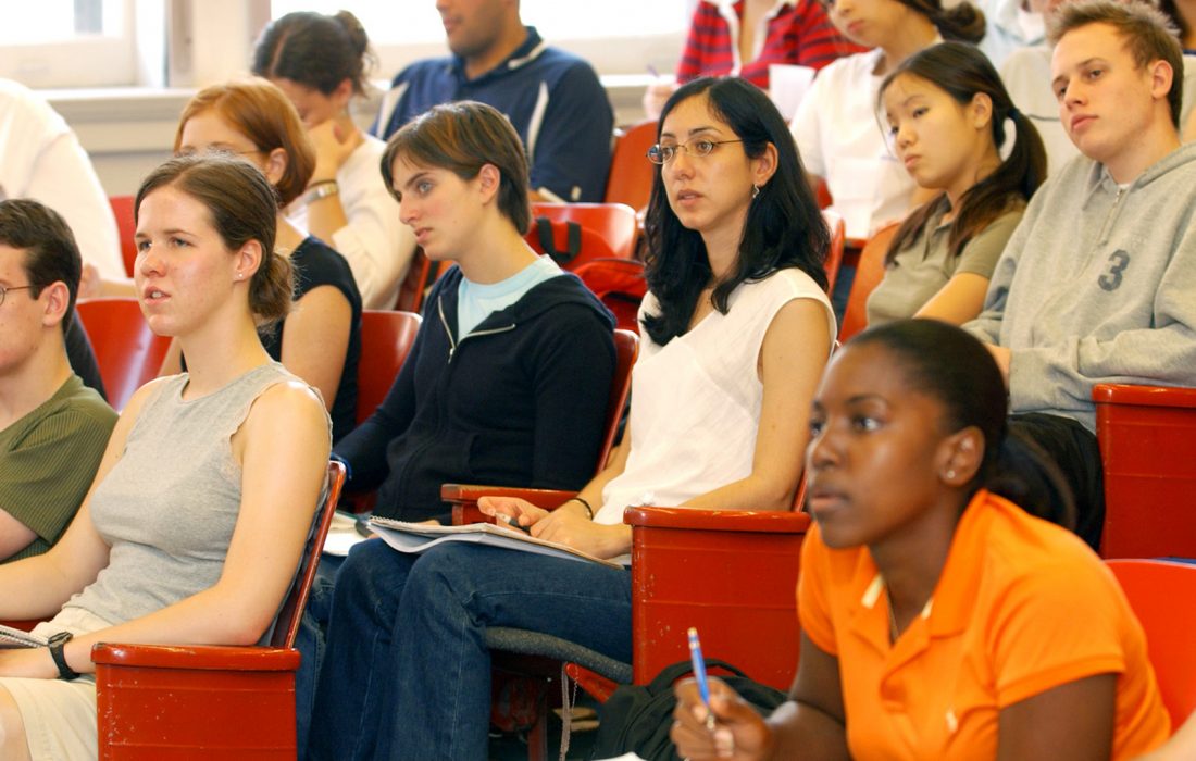 سقف پذیرش دانشجویان بین المللی در کانادا محدود شد